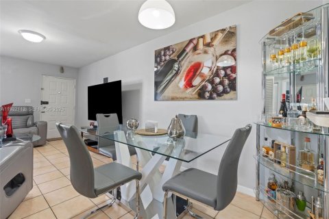 Снять в аренду кондоминиум в Майами, Флорида 2 спальни, 75.25м2, № 1990594 - фото 7