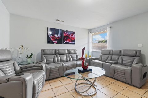 Снять в аренду кондоминиум в Майами, Флорида 2 спальни, 75.25м2, № 1990594 - фото 5