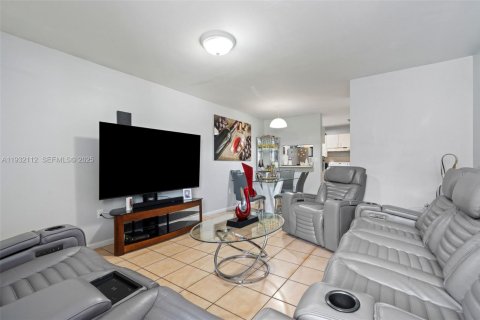 Снять в аренду кондоминиум в Майами, Флорида 2 спальни, 75.25м2, № 1990594 - фото 4