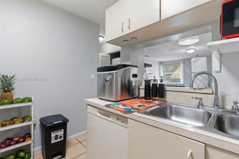 Снять в аренду кондоминиум в Майами, Флорида 2 спальни, 75.25м2, № 1990594 - фото 12