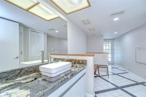Casa en venta en Lutz, Florida, 4 dormitorios, 328.32 m2 № 1747058 - foto 28