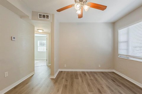 Villa ou maison à vendre à Tampa, Floride: 3 chambres, 78.6 m2 № 2148267 - photo 8