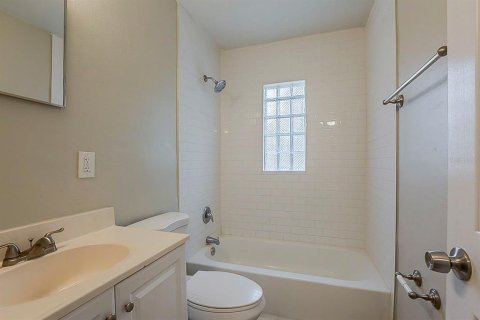Villa ou maison à vendre à Tampa, Floride: 3 chambres, 78.6 m2 № 2148267 - photo 16