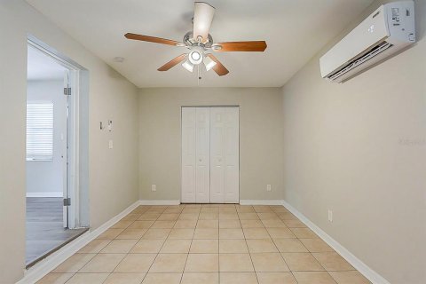 Villa ou maison à vendre à Tampa, Floride: 3 chambres, 78.6 m2 № 2148267 - photo 10