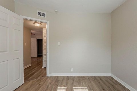 Villa ou maison à vendre à Tampa, Floride: 3 chambres, 78.6 m2 № 2148267 - photo 15