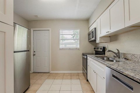 Villa ou maison à vendre à Tampa, Floride: 3 chambres, 78.6 m2 № 2148267 - photo 3
