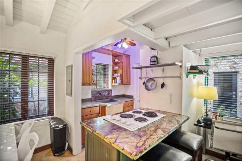 Condominio en venta en Coral Gables, Florida, 1 dormitorio № 1880047 - foto 2