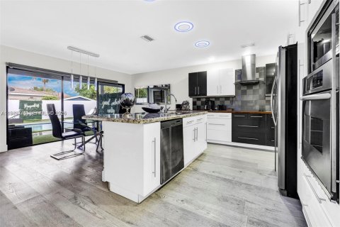 Купить коммерческую недвижимость в Халландейл-Бич, Флорида 488.67м2, № 2054260 - фото 14