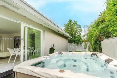 Купить коммерческую недвижимость в Халландейл-Бич, Флорида 488.67м2, № 2054260 - фото 24