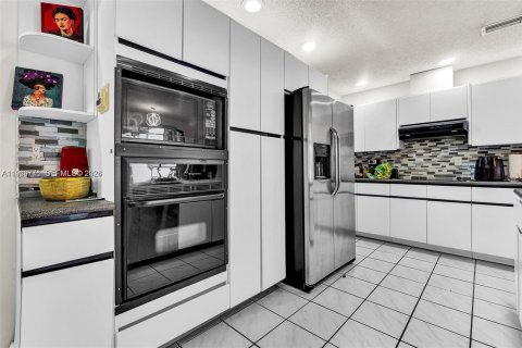 Купить коммерческую недвижимость в Халландейл-Бич, Флорида 488.67м2, № 2054260 - фото 9