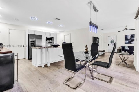 Купить коммерческую недвижимость в Халландейл-Бич, Флорида 488.67м2, № 2054260 - фото 20