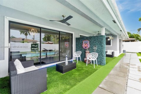 Купить коммерческую недвижимость в Халландейл-Бич, Флорида 488.67м2, № 2054260 - фото 7