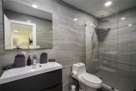 Купить виллу или дом в Холливуд, Флорида 5 спален, 183.76м2, № 2155103 - фото 9