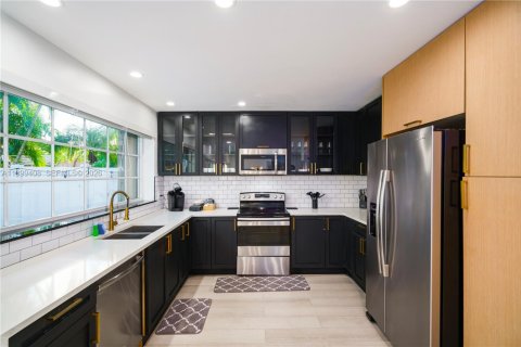 Купить виллу или дом в Холливуд, Флорида 5 спален, 183.76м2, № 2155103 - фото 5