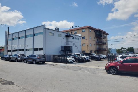 Oficina en alquiler en Miami, Florida № 1068244 - foto 1