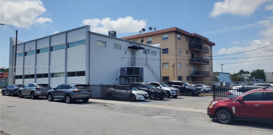 Oficina en Miami, Florida № 1068244