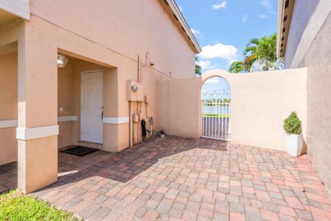 Villa ou maison à vendre à West Palm Beach, Floride: 3 chambres, 166.85 m2 № 2077678 - photo 5