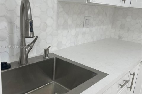 Copropriété à louer à Miami, Floride: 2 chambres, 124.86 m2 № 2021107 - photo 25