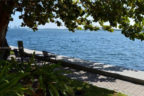 Copropriété à louer à Miami, Floride: 2 chambres, 124.86 m2 № 2021107 - photo 3