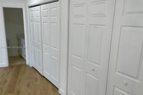 Copropriété à louer à Miami, Floride: 2 chambres, 124.86 m2 № 2021107 - photo 24