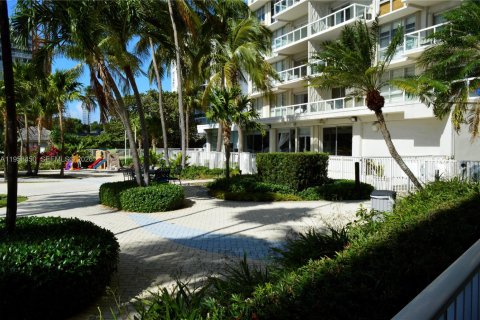 Copropriété à louer à Miami, Floride: 2 chambres, 124.86 m2 № 2021107 - photo 17