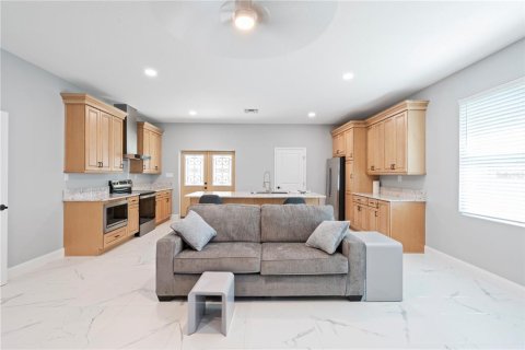 House in Clearwater, Florida 2 bedrooms, 117.8 sq.m. № 2216180 - photo 8