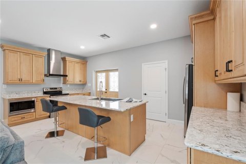 House in Clearwater, Florida 2 bedrooms, 117.8 sq.m. № 2216180 - photo 7
