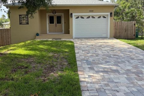 House in Clearwater, Florida 2 bedrooms, 117.8 sq.m. № 2216180