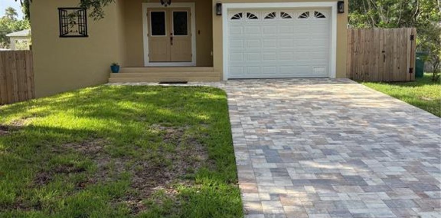 House in Clearwater, Florida 2 bedrooms, 117.8 sq.m. № 2216180