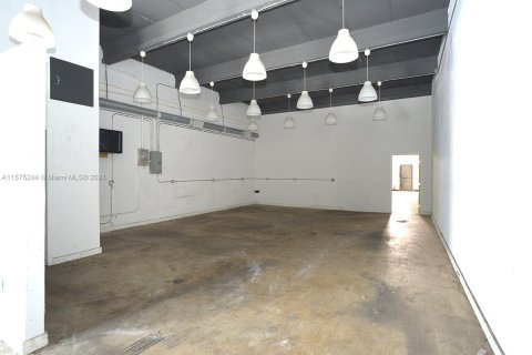 Propiedad comercial en alquiler en Miami, Florida № 1141221 - foto 1