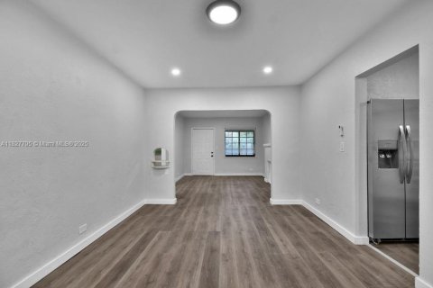 House in Miami, Florida 3 bedrooms, 114.27 sq.m. № 1921834 - photo 13