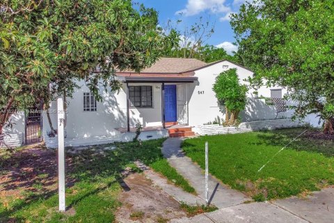 House in Miami, Florida 3 bedrooms, 114.27 sq.m. № 1921834 - photo 2