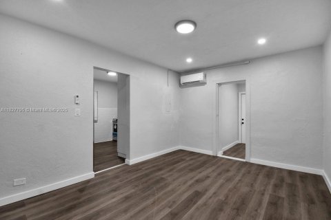 House in Miami, Florida 3 bedrooms, 114.27 sq.m. № 1921834 - photo 11