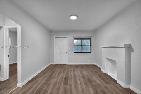 House in Miami, Florida 3 bedrooms, 114.27 sq.m. № 1921834 - photo 8