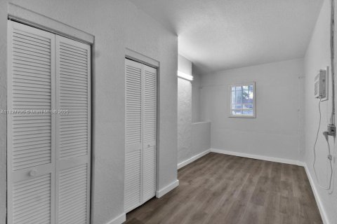 House in Miami, Florida 3 bedrooms, 114.27 sq.m. № 1921834 - photo 23