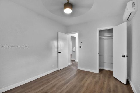 House in Miami, Florida 3 bedrooms, 114.27 sq.m. № 1921834 - photo 28