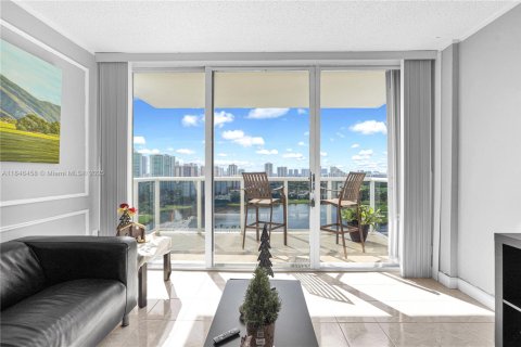Condo in Aventura, Florida, 2 bedrooms  № 1845929 - photo 11