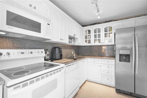Condo in Aventura, Florida, 2 bedrooms  № 1845929 - photo 17