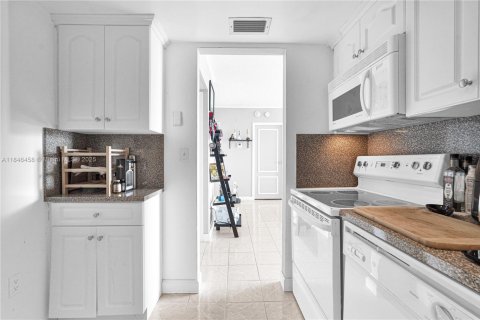 Condo in Aventura, Florida, 2 bedrooms  № 1845929 - photo 19