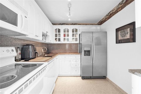 Condo in Aventura, Florida, 2 bedrooms  № 1845929 - photo 16