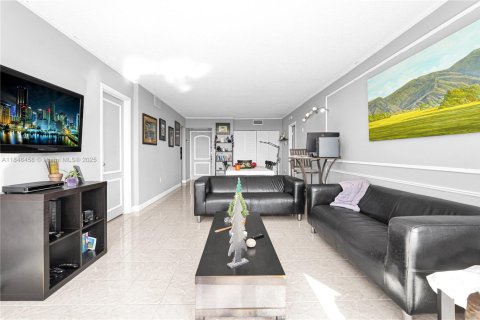 Condo in Aventura, Florida, 2 bedrooms  № 1845929 - photo 13