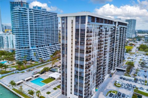 Condominio en Miami, Florida, 2 dormitorios  № 2086768