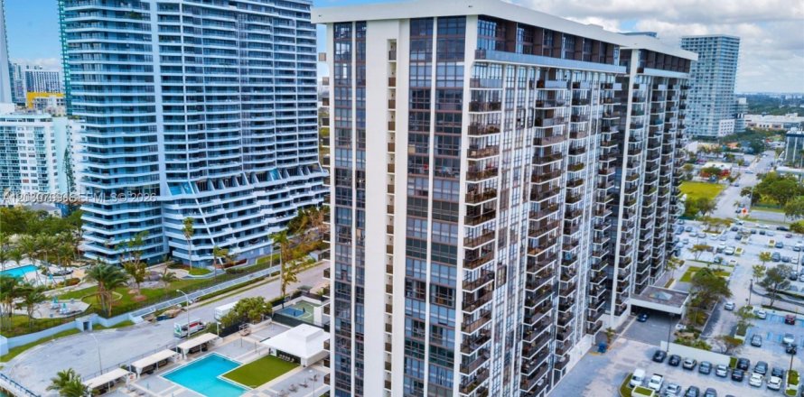 Condominio en Miami, Florida, 2 dormitorios  № 2086768