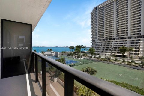 Condominio en alquiler en Miami, Florida, 2 dormitorios, 91.97 m2 № 2086768 - foto 4