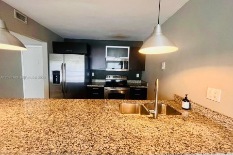 Condominio en alquiler en Miami, Florida, 2 dormitorios, 91.97 m2 № 2086768 - foto 6