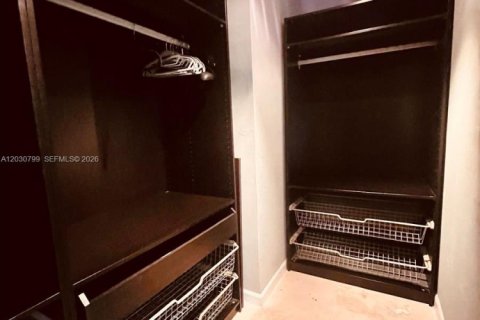 Condominio en alquiler en Miami, Florida, 2 dormitorios, 91.97 m2 № 2086768 - foto 10