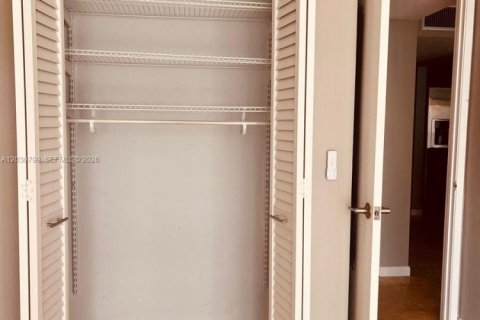 Condominio en alquiler en Miami, Florida, 2 dormitorios, 91.97 m2 № 2086768 - foto 8