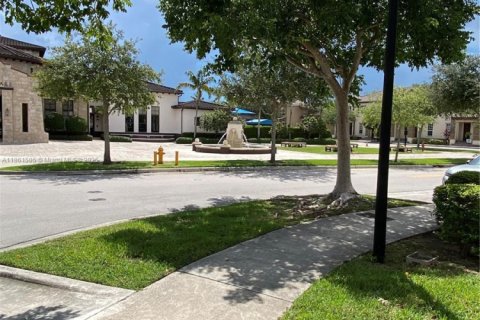 Townhouse in Miami, Florida 4 bedrooms, 214.79 sq.m. № 1893340 - photo 11
