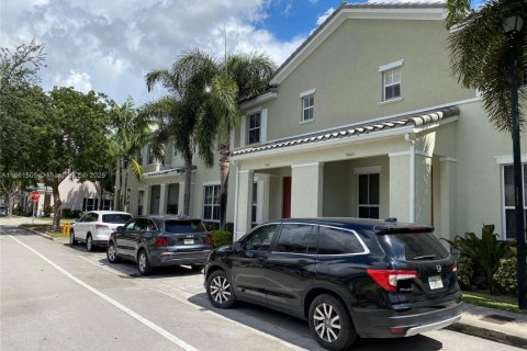 Townhouse in Miami, Florida 4 bedrooms, 214.79 sq.m. № 1893340 - photo 3