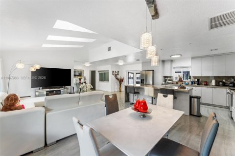 Casa en venta en Homestead, Florida, 5 dormitorios, 163.6 m2 № 2029204 - foto 6